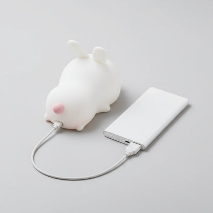 Veilleuse Lapin Allongée – Lampe LED en Silicone Doux Rechargeable USB