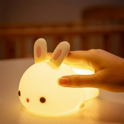 Veilleuse Lapin Allongée – Lampe LED en Silicone Doux Rechargeable USB