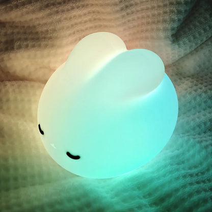 Veilleuse Lapin Assis – Lampe LED en Silicone Doux Rechargeable USB