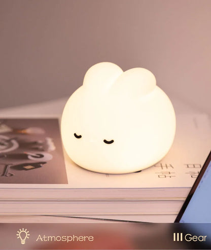 Veilleuse Lapin Assis – Lampe LED en Silicone Doux Rechargeable USB