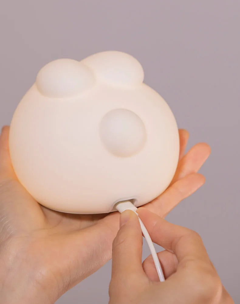 Veilleuse Lapin Assis – Lampe LED en Silicone Doux Rechargeable USB