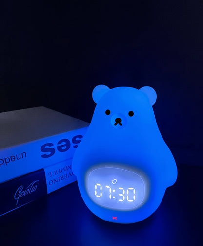 Veilleuse Réveil Ours LED en Silicone – Lumière douce, horloge intégrée et rechargeable USB