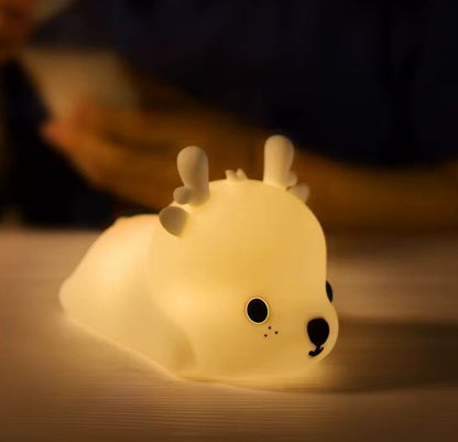 Veilleuse Cerf Allongé LED – Lampe en silicone douce et apaisante – Rechargeable USB