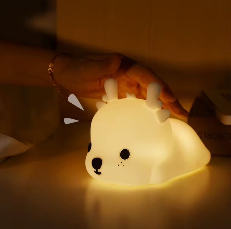 Veilleuse Cerf Allongé LED – Lampe en silicone douce et apaisante – Rechargeable USB