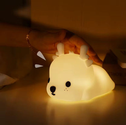 Veilleuse Cerf Allongé LED – Lampe en silicone douce et apaisante – Rechargeable USB
