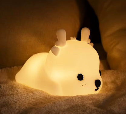 Veilleuse Cerf Allongé LED – Lampe en silicone douce et apaisante – Rechargeable USB